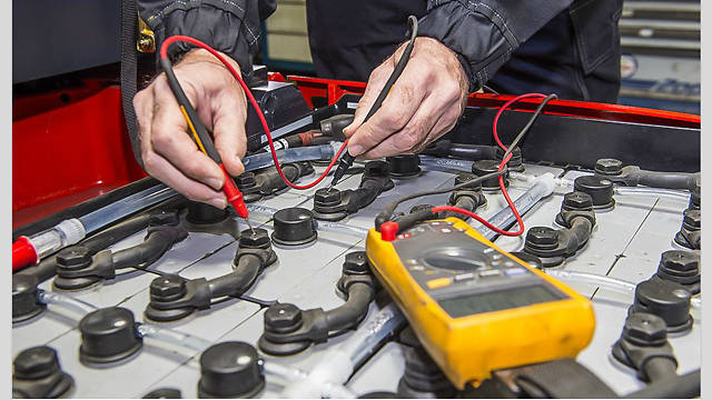 SafetyBytes® Forklift Safety: Charging A Battery